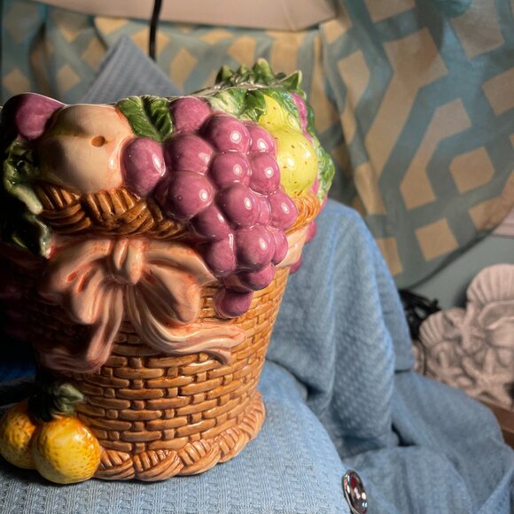 HERITAGE MINT LTD COLLECTIBLE CERAMIC FRUIT ARRANGMENT - Picture 4 of 4